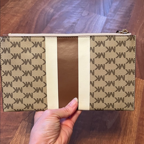 Like new Michael Kors Brown and Cream Monogram Clutch - Picture 6 of 16